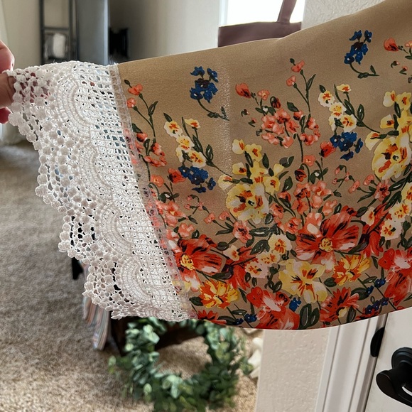 Tan Floral Plus Size 3x Kimono with Lace Trim - Picture 2 of 4